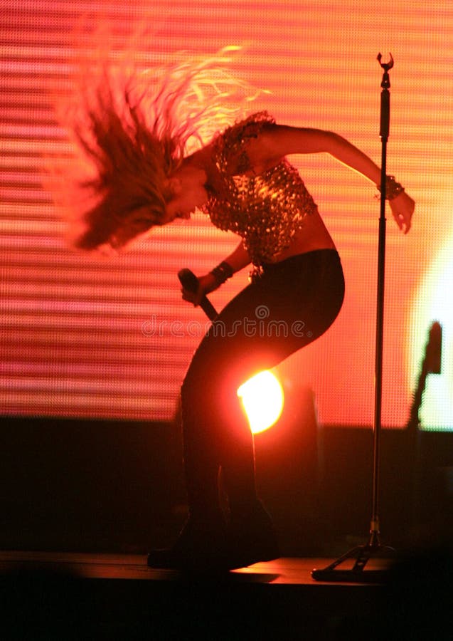 Shakira Performs in Concert Editorial Image - Image of mebarek, latin