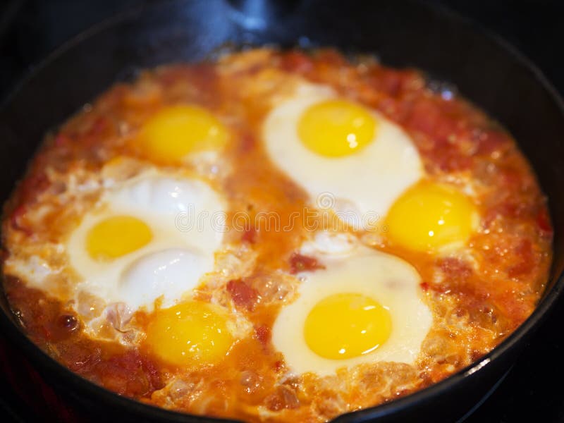 Shakshouka - Spiegeleier Mit Tomaten, Israelisches Nationalgericht ...