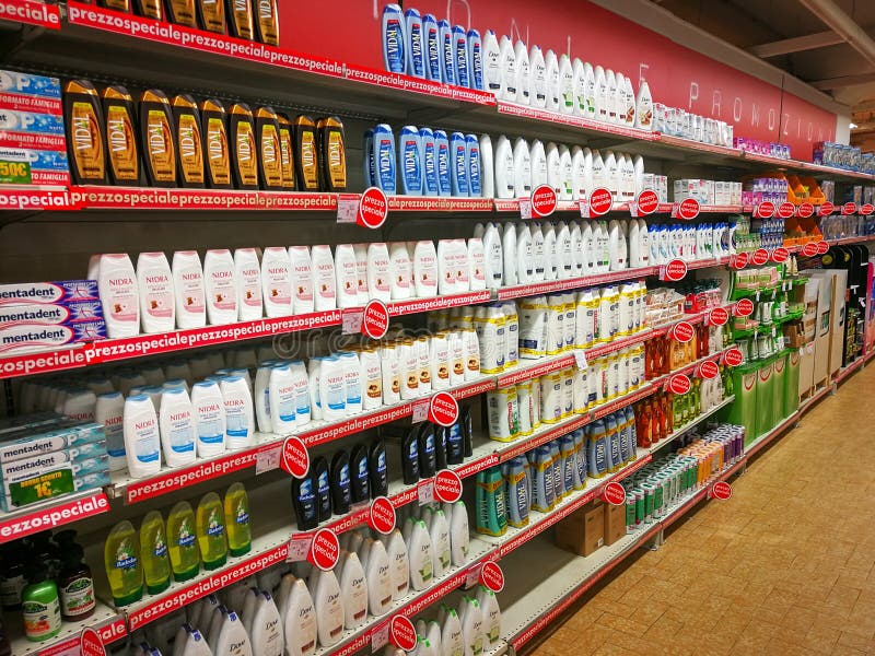 Shampoo, zeep en persoonlijke verzorgingproductenafdeling stock fotografie Shampoo, zeep en persoonlijke verzorgingproductenafdeling stock fotografie