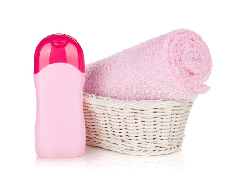 Shampooflaska och rosa handduk