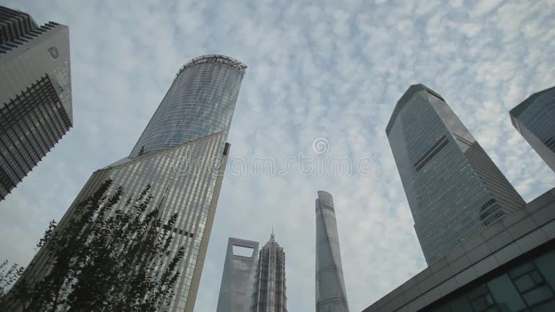 Shangai céntrica, de la visión torre de Jin mao abajo, centro financiero de mundo de Shangai, torre de Shangai