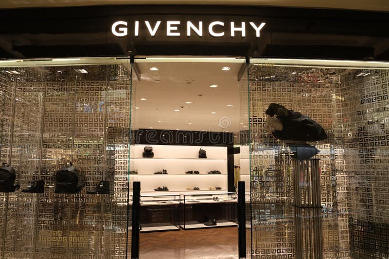 Download Givenchy Store Facade Wallpaper
