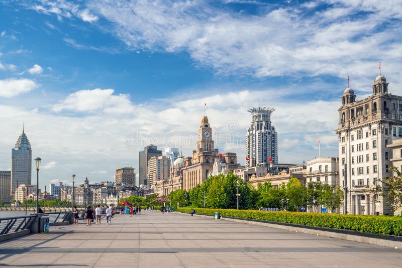 Skyline van Shanghai, China, aan de Bund stock foto