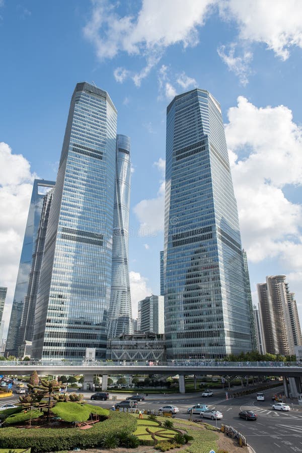 Shanghai, China: Stadsgezicht en wolkenkrabbers stock foto's