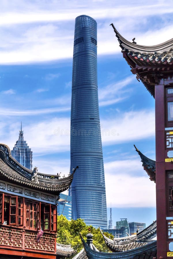 Shanghai Kina gammal och ny Shanghai torn och Yuyuan trädgård royaltyfria bilder