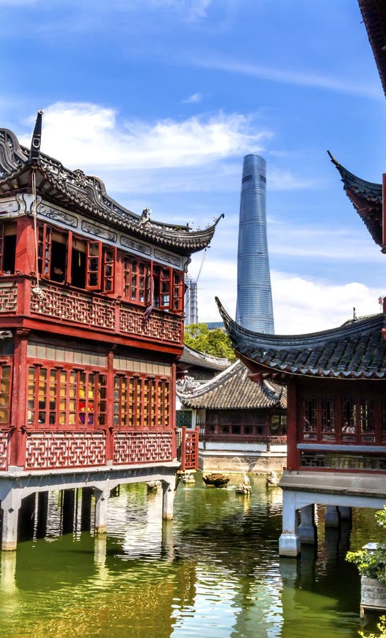 Shanghai Kina gammal och ny Shanghai torn och Yuyuan trädgård royaltyfri fotografi
