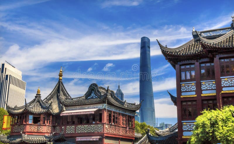 Shanghai Kina gammal och ny Shanghai torn och Yuyuan trädgård royaltyfri fotografi