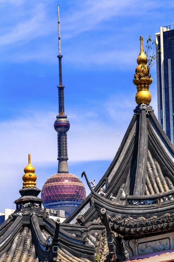 Shanghai Kina gammal och ny Shanghai TVtorn och Yuyuan trädgård arkivfoto