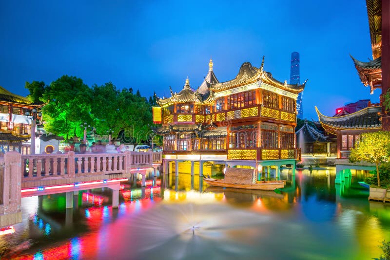 Shanghai Kina sikt på det traditionella Yuyuan trädgårdområdet arkivbild