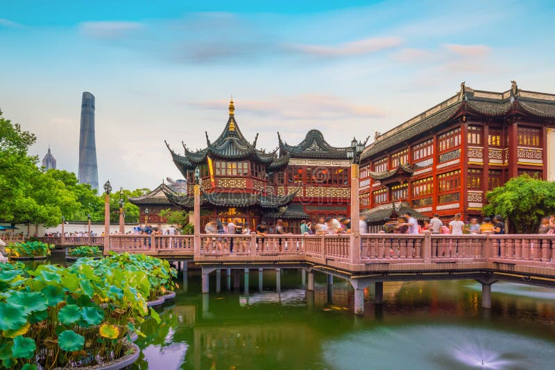 Shanghai Kina sikt på det traditionella Yuyuan trädgårdområdet arkivfoto