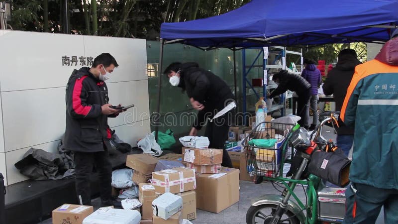 18 02 Shanghái/China 2020 - Lugar de recogida de paquetes fuera del área residencial