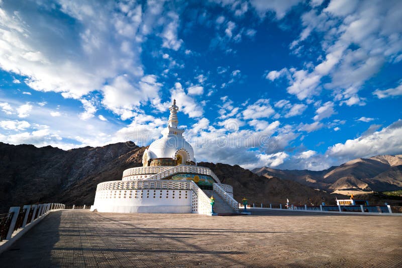 Shanti Stupa. Leh, Ladakh, Inde photo stock Shanti Stupa. Leh, Ladakh, Inde photo stock