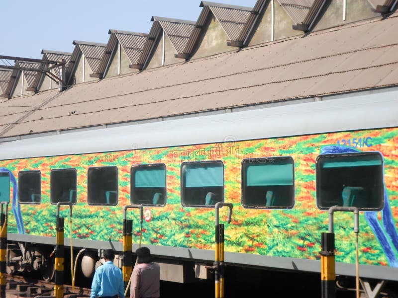 Shatabdi Express Fast Passenger Train Halt at Howrah Railway Station Platform. it is Operated by