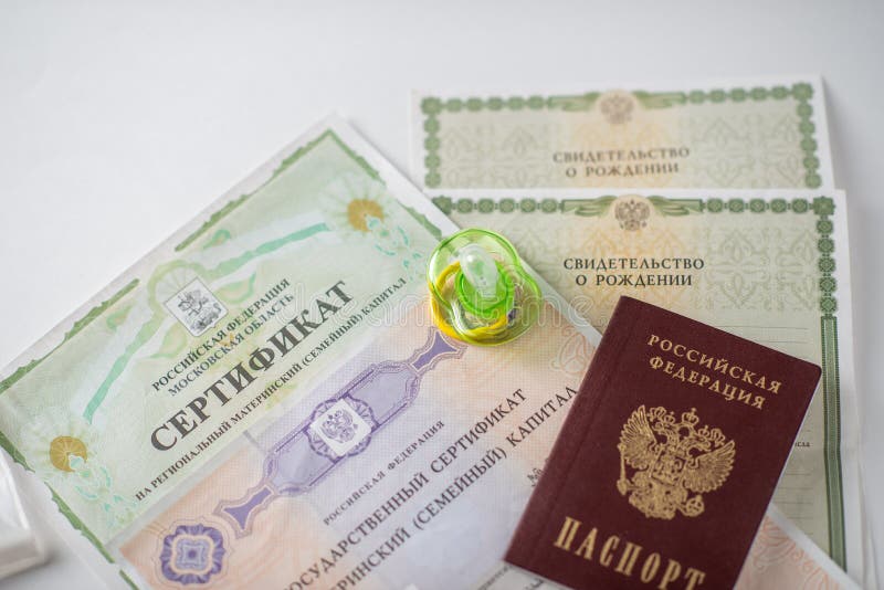 Shchelkovo, Rosja - 27,03,2019: dokumenty macierzyński kapitał zdjęcia royalty free Shchelkovo, Rosja - 27,03,2019: dokumenty macierzyński kapitał zdjęcia royalty free