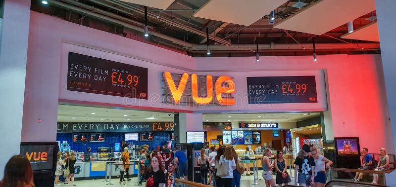 SHEFFIELD, R-U - 29 JUIN 2019 : Les clients rayent pour acheter des billets pour Toy Story 4 de Vue dans Meadowhall, Sheffield, R photographie stock SHEFFIELD, R-U - 29 JUIN 2019 : Les clients rayent pour acheter des billets pour Toy Story 4 de Vue dans Meadowhall, Sheffield, R photographie stock