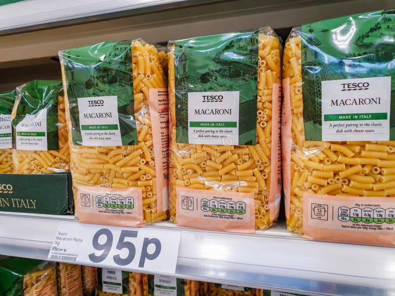 SHEFFIELD, UK - 20TH MARZEC 2019: Tesco swój gatunku Makaronowy makaron dla sprzedaży w Sheffield zdjęcie royalty free SHEFFIELD, UK - 20TH MARZEC 2019: Tesco swój gatunku Makaronowy makaron dla sprzedaży w Sheffield zdjęcie royalty free