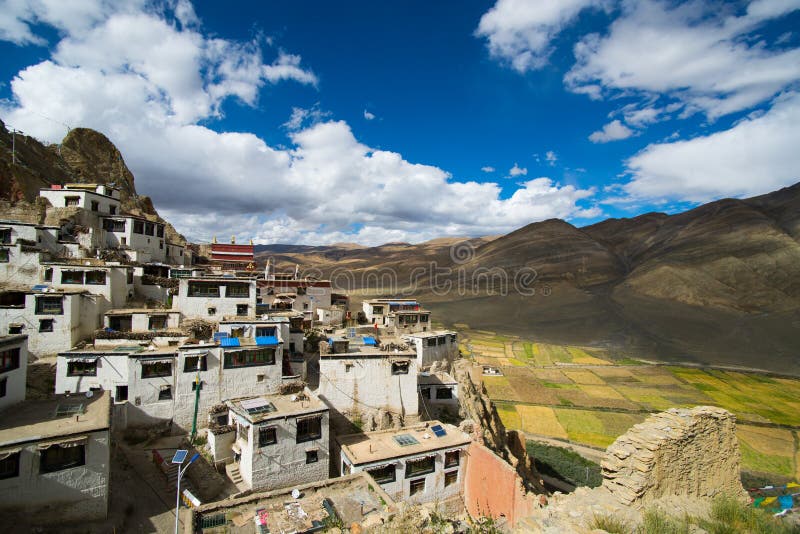 Shegar Dzong (monastero di Chode) in Tingri nel Tibet fotografie stock libere da diritti Shegar Dzong (monastero di Chode) in Tingri nel Tibet fotografie stock libere da diritti