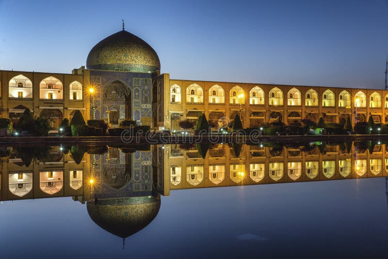 To je panoráma města Isfahan, Írán.