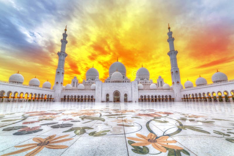 Sheikh Zayed Grand Mešita v Abu Dhabi, hlavné mesto Spojených Arabských Emirátov.