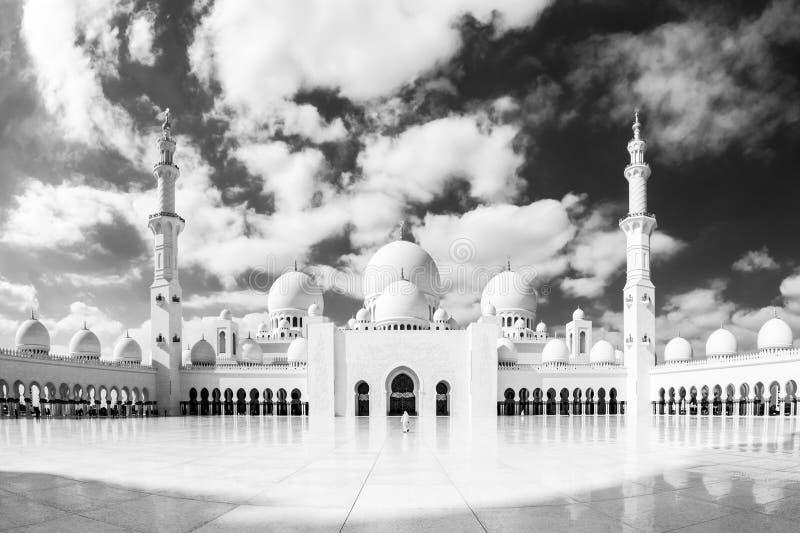 Sheikh Zayed Grand Mosque i Abu Dhabi, huvudstaden i Förenade Arabemiraten royaltyfria bilder Sheikh Zayed Grand Mosque i Abu Dhabi, huvudstaden i Förenade Arabemiraten royaltyfria bilder