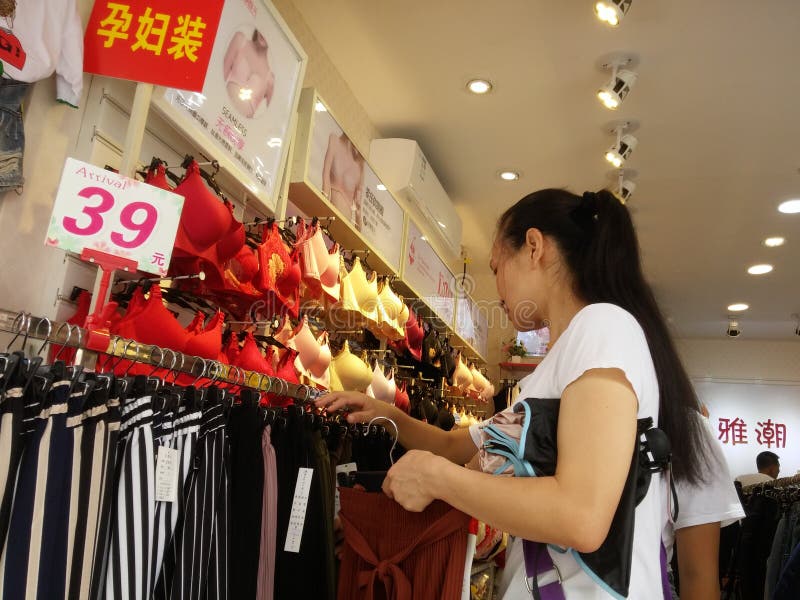Shenzhen, China: Ropa Interior De La Compra De Las Mujeres Jovenes Imagen de archivo editorial Imagen de chino, asia: 97091219
