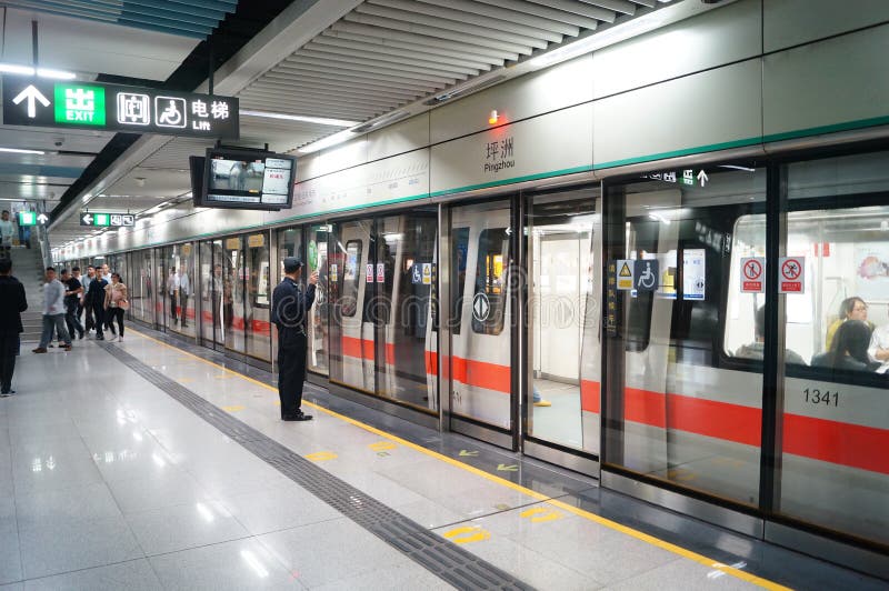 Shenzhen, China: tráfego no metro imagem de stock royalty free