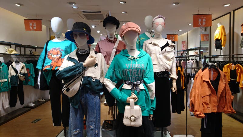 Shenzhen, Cina: Paesaggio di moda e modelli di moda fotografie stock libere da diritti Shenzhen, Cina: Paesaggio di moda e modelli di moda fotografie stock libere da diritti