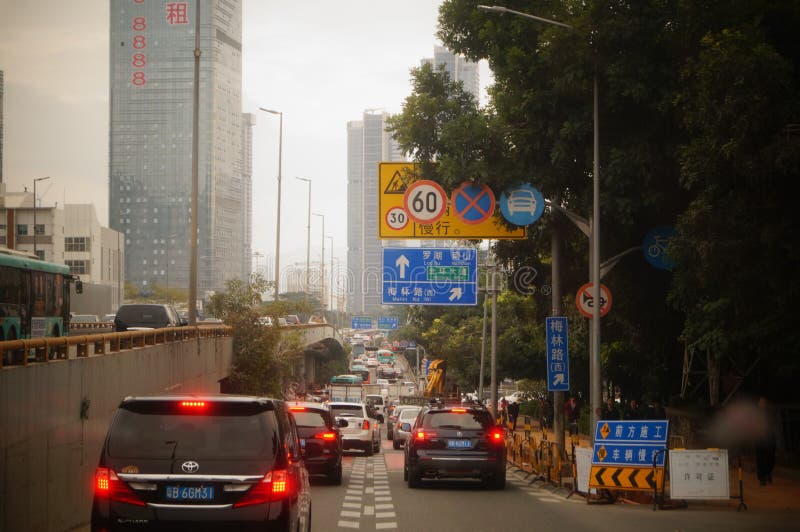 Shenzhen, Κίνα: αστική οδική κυκλοφορία στοκ εικόνες με δικαίωμα ελεύθερης χρήσης