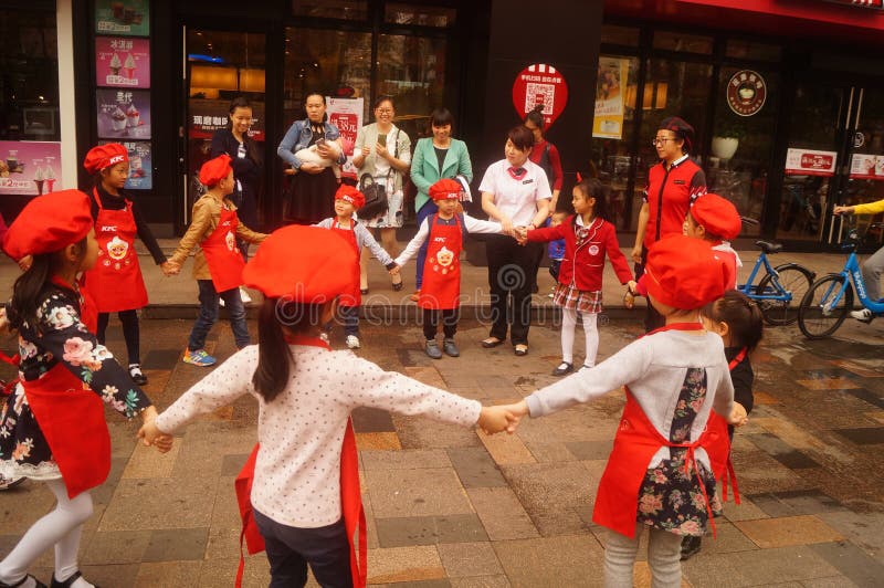 Shenzhen, Κίνα: Εστιατόριο της KFC για την ψυχαγωγία παιδιών ` s στοκ εικόνες