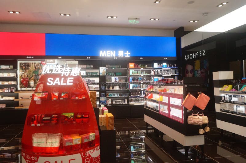 Shenzhen, Κίνα: κατάστημα πωλήσεων για τα καλλυντικά και τα προϊόντα ομορφιάς στοκ εικόνα