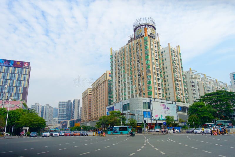 SHENZHEN, ΚΊΝΑ 11 ΜΑΐΟΥ 2017: Πανέμορφη άποψη κεντρικός Shenzhen, πόλη της Κίνας στην κεντρική περιοχή στοκ φωτογραφίες με δικαίωμα ελεύθερης χρήσης SHENZHEN, ΚΊΝΑ 11 ΜΑΐΟΥ 2017: Πανέμορφη άποψη κεντρικός Shenzhen, πόλη της Κίνας στην κεντρική περιοχή στοκ φωτογραφίες με δικαίωμα ελεύθερης χρήσης