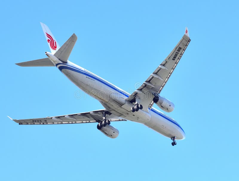 Sheremetyevo, Rússia - 16 de maio 2018 Airbus a330 da linha aérea Air China imagens de stock Sheremetyevo, Rússia - 16 de maio 2018 Airbus a330 da linha aérea Air China imagens de stock