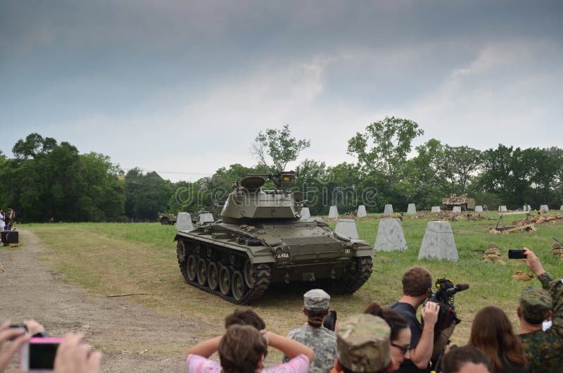 Shermantank in het historische weer invoeren van WO stock fotografie Shermantank in het historische weer invoeren van WO stock fotografie