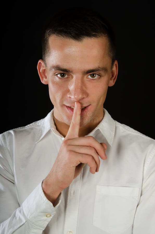 Shhhh? Mantenha o silêncio Indivíduo atrativo imagens de stock Shhhh? Mantenha o silêncio Indivíduo atrativo imagens de stock