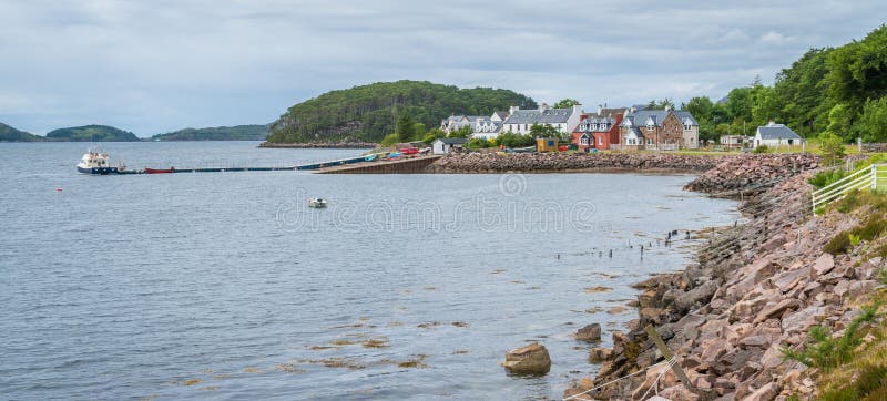 Shieldaig,村庄全景瞄准镜在苏格兰的西北高地的韦斯特罗斯 库存照片 Shieldaig,村庄全景瞄准镜在苏格兰的西北高地的韦斯特罗斯 库存照片