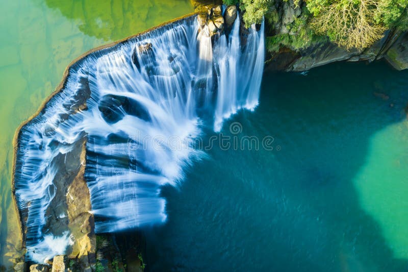 Shifen-Wasserfall-Vogelperspektive - berühmte Naturlandschaft von Taiwan, Schuss in Pingxi-Bezirk, neues Taipeh, Taiwan