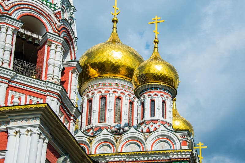 Shipka Herdenkingskerk in Bulgarije - sluit omhoog geschoten van gouden elementen royalty-vrije stock afbeelding Shipka Herdenkingskerk in Bulgarije - sluit omhoog geschoten van gouden elementen royalty-vrije stock afbeelding