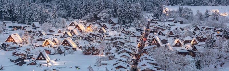 Shirakawago ljus-upppanorama arkivfoton Shirakawago ljus-upppanorama arkivfoton