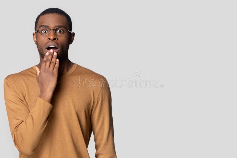 Shocked black man in glasses amazed by sale offer royalty free stock photography Shocked black man in glasses amazed by sale offer royalty free stock photography