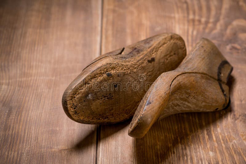 Zapato tiene una duración sobre el de madera.