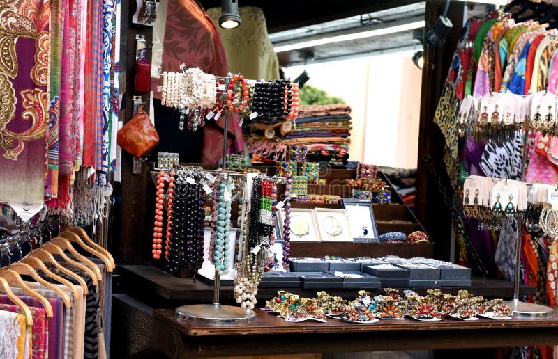 Shop with Souvenirs editorial photography. Image of painting 69912867