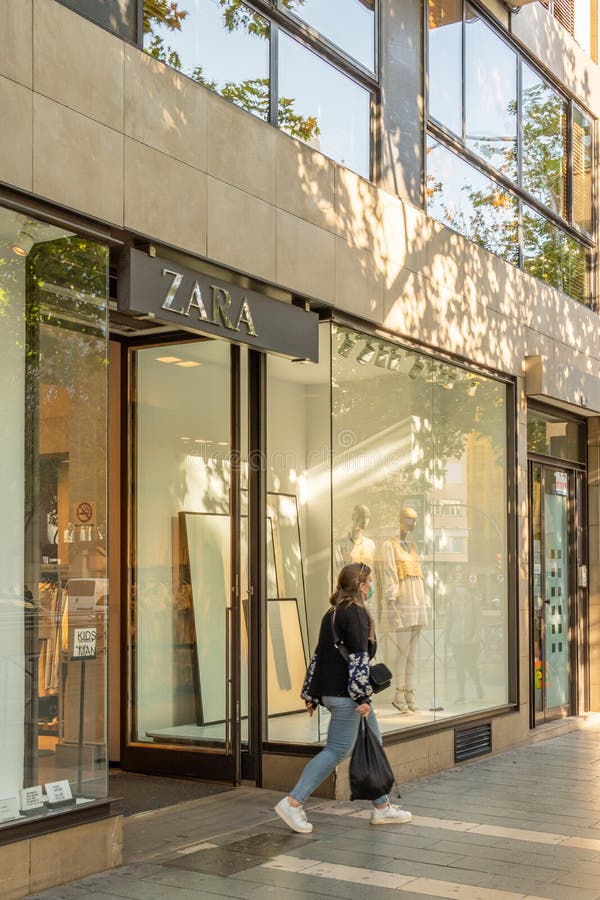 Shop Window of Clothing and Accessories Store Zara Editorial Photo - Image  of logo, entrance: 217783756