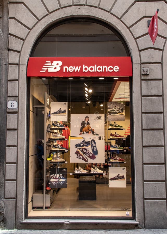 New Balance Store in ISquare Mall, Hong 