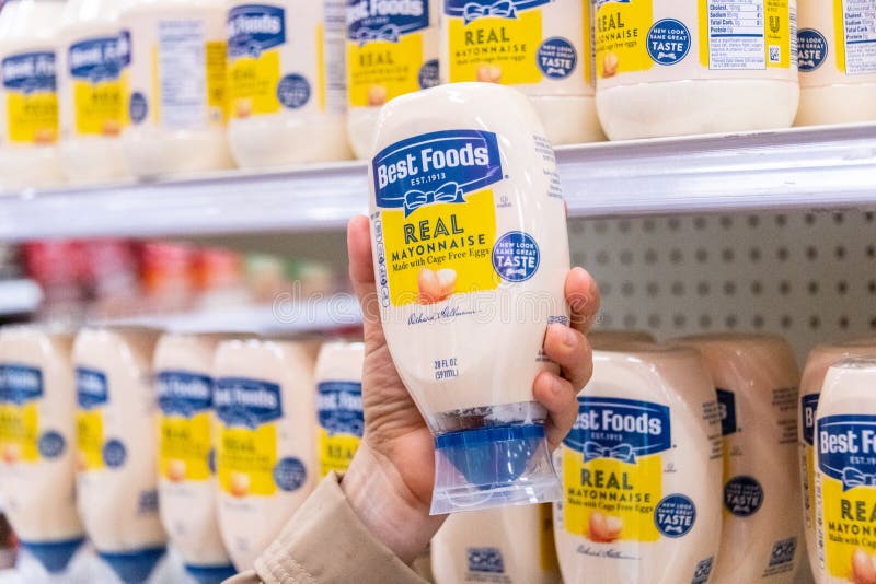 Shoppers hand holding a container of BEST FOODS Mayonnaise stock images Shoppers hand holding a container of BEST FOODS Mayonnaise stock images