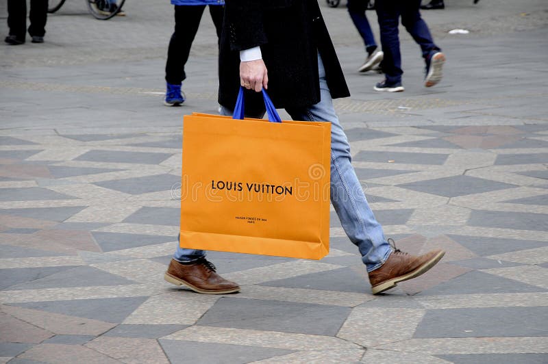 500 Louis vuitton shopping bag Stock Pictures, Editorial Images and Stock  Photos