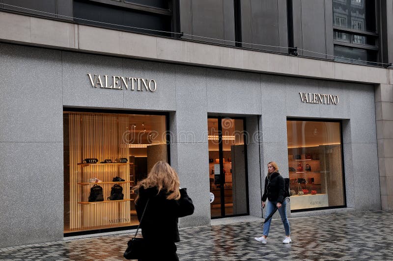 kontakt pilfer Berolige Valentino Shopper Stock Photos - Free & Royalty-Free Stock Photos from Dreamstime kontakt pilfer Berolige Valentino Shopper Stock Photos - Free & Royalty-Free Stock Photos from Dreamstime