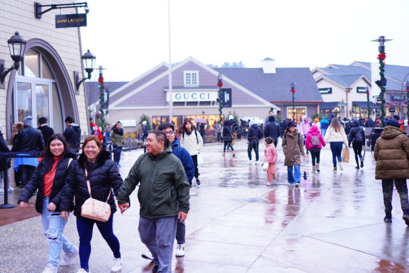 People Queuing in Line To Enter the Nike Store on Black Friday Editorial  Stock Photo - Image of cloudy, pavement: 262466083