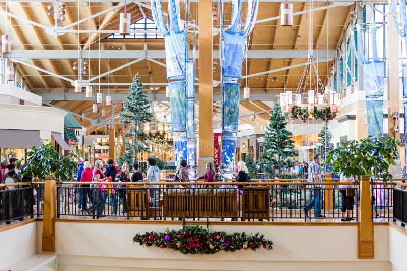 Pictures of Park Meadows Mall at Christmas