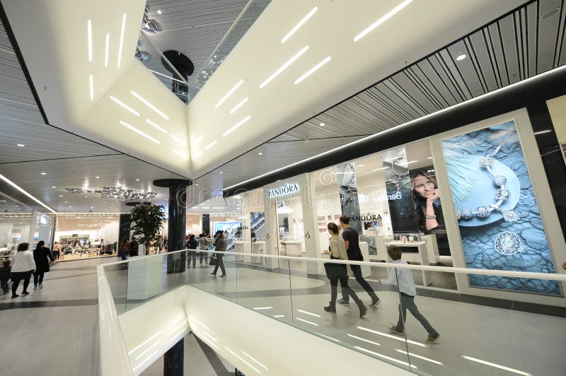 Centro Comercial em Bucareste fotos de stock royalty free