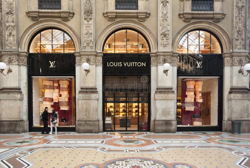 SHOPPING: Louis Vuitton Boutique, Milan, Italy Editorial Photography - Image of golden, brand ...